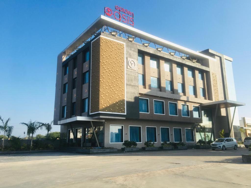 Golden Oasis Hotel Mahesana Dış mekan fotoğraf